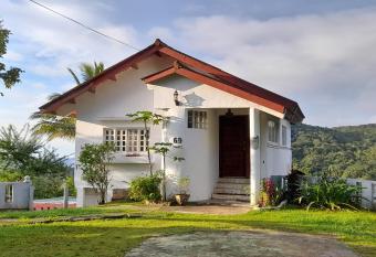   Casa de campo en Cerro Azul! allows 18 year olds to book a room