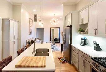 Modern/ parking/Eden Park/near Downtown/ FCC has Balcony rooms