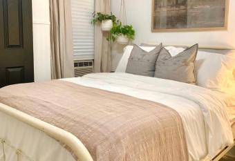 Private Room Downtown - Private Bath has Balcony rooms