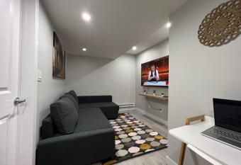 Entire Guest Suite-Self Check in allows 18 year olds to book a room