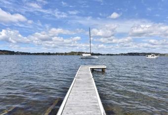 Lakeview Oasis with Panoramic Waterfront Views at Fishing Point has rooms with a private hot tub