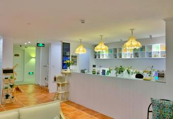 Hangzhou Dream Youth Hostel allows 18 year olds to book a room