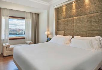 NH Collection A Coru  a Finisterre allows 18 year olds to book a room