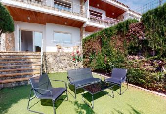 Villa Mar Menuda by Reymar has Balcony rooms