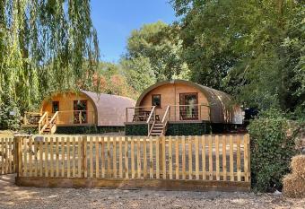 Cosy and eco-friendly cabins next to 16th century pub has Balcony rooms