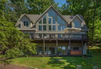 Changes in Attitude has rooms with a private hot tub