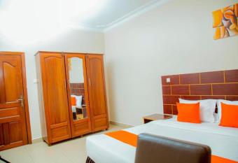 LA MARQUISE INZOZI HOTEL has rooms with a private hot tub