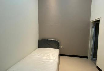 The Ritzy Zaza House has Balcony rooms