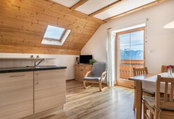 Apartment Oben has Balcony rooms