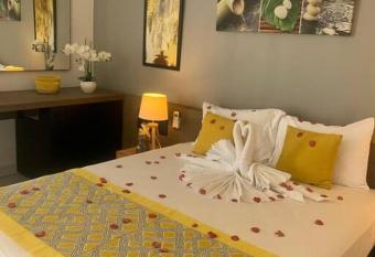 Agr  able studio au bord de mer. has Balcony rooms