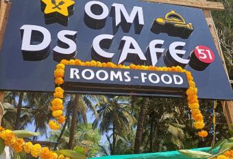 Om D S Cafe 51 & Beach Stay has Smoking rooms