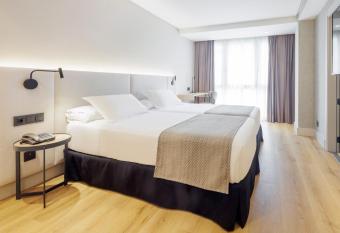 Hotel Ilunion San Sebasti  n has Balcony rooms