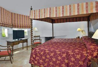 Melia Cala d Or Boutique Hotel allows 18 year olds to book a room