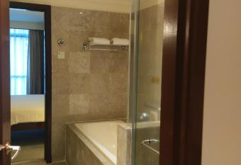BBS Suites At Times Square KL has rooms with a private hot tub