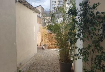 Appartement calme et pratique. has Balcony rooms