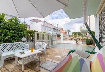 Villa Oscar has Balcony rooms