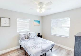 Blue Diamond Bungalow allows 18 year olds to book a room