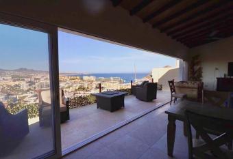 Villa Roka Orilley street level has Balcony rooms