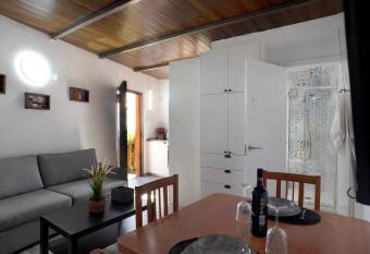 Ca  Navarro has Smoking/Balcony rooms