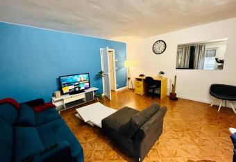Stylish Unit in the Center of Senlis has Balcony rooms