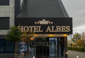 HOTEL ALBES allows 18 year olds to book a room