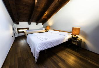 Palazzo Regina has rooms with a private hot tub