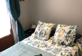 Agr  able studio dans le centre historique allows 18 year olds to book a room