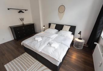 Koje Eins I Gro  es Apartment mit 2 Schlafzimmern has Balcony rooms