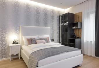 ROYAL SUITE, Ljubljana has Balcony rooms