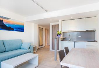 Apartamentos Los Angeles has Balcony rooms