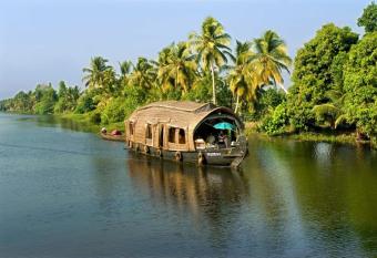 Kalappura Houseboats & Tours has Balcony rooms