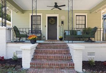 Historic Cherry Bungalow House - Midtown allows 18 year olds to book a room