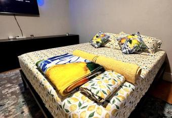 4Bedroom apartment DG style on Manhattan allows 18 year olds to book a room