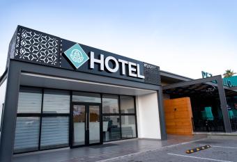 653 Hotel allows 18 year olds to book a room