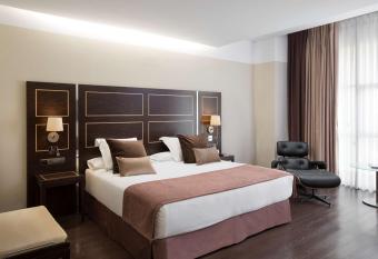 NH Gran Hotel Casino de Extremadura allows 18 year olds to book a room