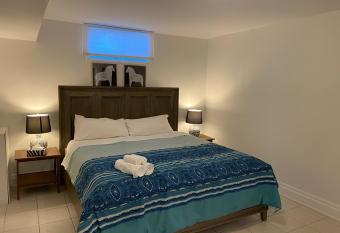 Yorkmills and Bayview !C Spacious Modern Private Bdr with Shared Bathroom allows 18 year olds to book a room