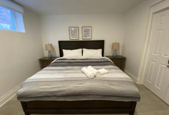 Yorkmills and Bayview !B Spacious and Stylish Private Bdr with Shared Bathroom allows 18 year olds to book a room