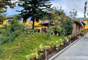 Habba Kadal Kashmiri Heritage Hotel & Hub has Balcony rooms