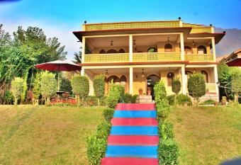 Lamzy Pari Mahal has Balcony rooms