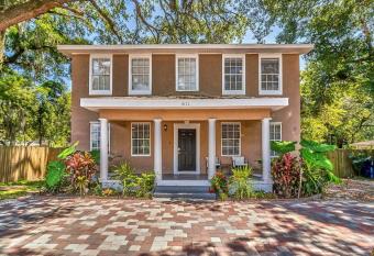 The Captains House of Seminole Heights Tampa has Balcony rooms