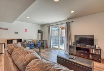 5 Min to USAFA Private 3 Bdr basement apartment has Balcony rooms
