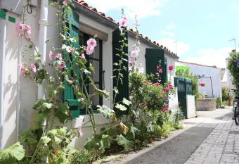 Maison de p  cheur: les plages    pied tout pr  s! has Balcony rooms