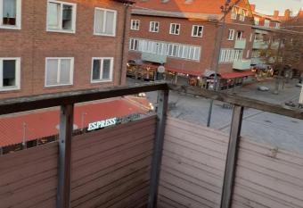 Konstn  rshem i Sandvikens mitt ( r  kning har f  rekommit) has Balcony rooms