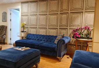 Royal Residencia Centaurus has rooms with a private hot tub