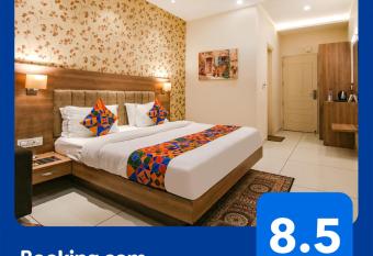 Hotel Florida allows 18 year olds to book a room