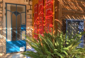                              -1885 has Balcony rooms