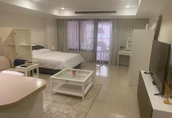 Luxury Apartment In Pearl Island Qatar For FIFA World Cup has Balcony rooms