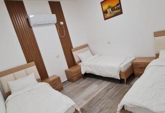Astra Hermon Zimmer has rooms with a private hot tub