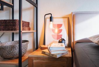 Gem  tliche & zentrale 3-Zimmer-Wohnung mit Netflix - N  he Uni & Zentrum mit Parkplatz allows 18 year olds to book a room