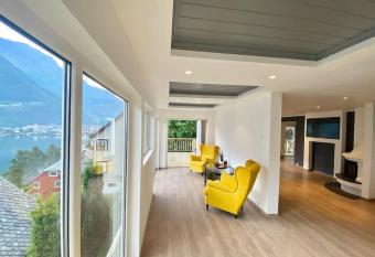 Fjordside Panorama House Trolltunga has Balcony rooms
